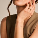 Armband mit weißen Kunstharzsteinen - PERDONA