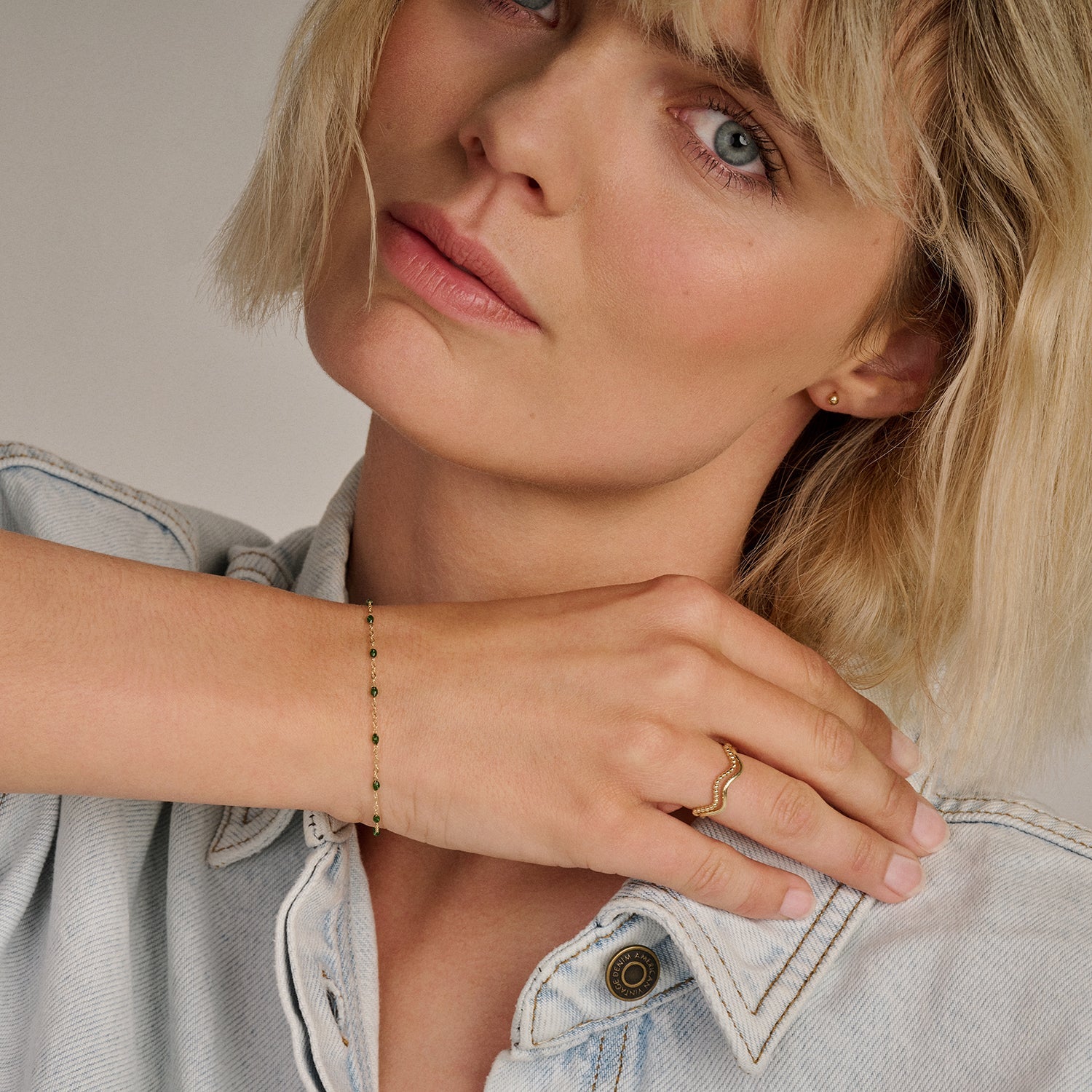 Armband mit grünen Kunstharzsteinen - PERDONA