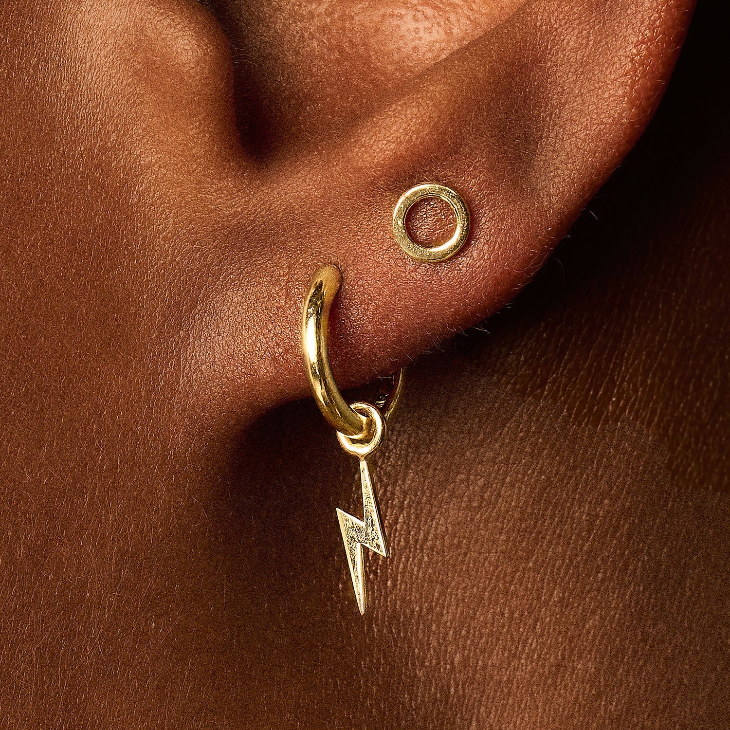 Ringförmige Ohrstecker flach aus 585 Gold - PERDONA
